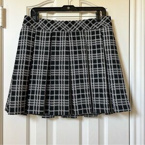 Banana Republic Pleated Plaid Black & White Preppy Skirt Size 10P